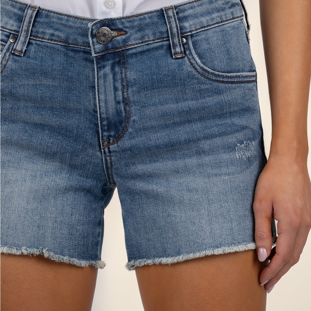 Kut from the Kloth Gidget Mid Rise Fray Short size 8